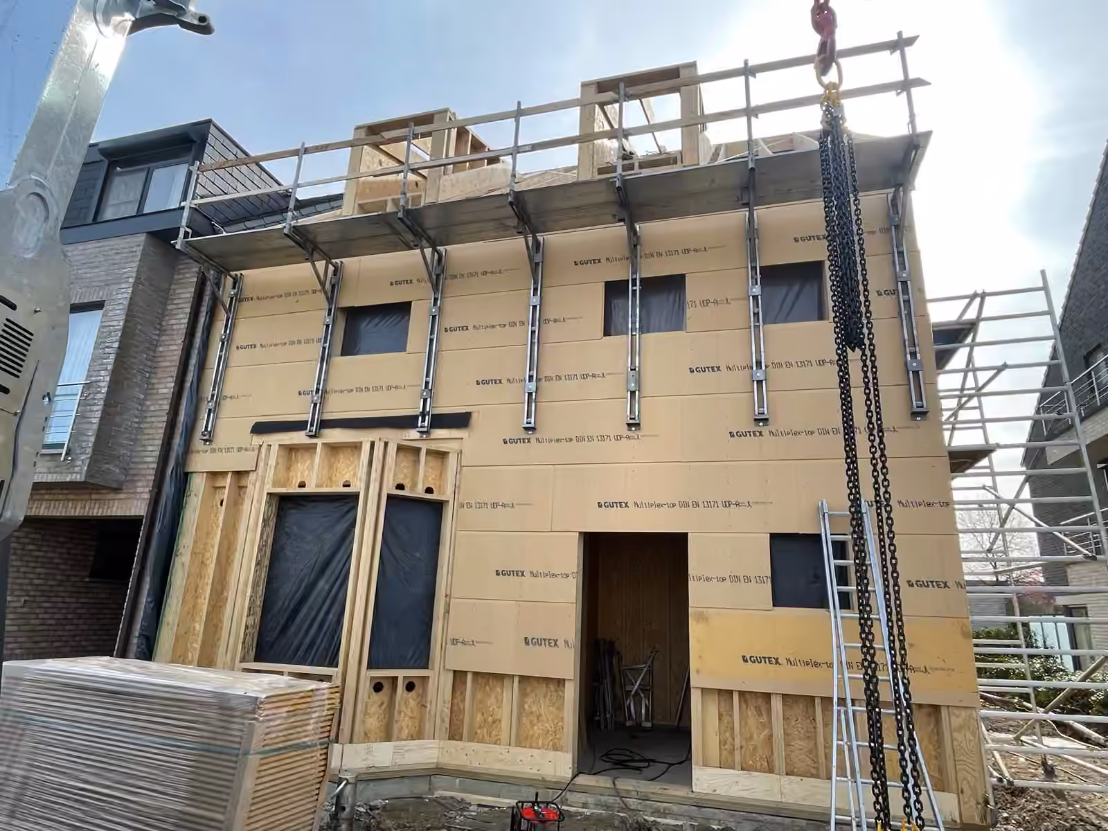 Moderne houtskeletwoning met afgewerkte gevel